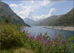 Lago di Lei, nur der Vordergrund des Bildes liegt in der Schweiz, der See und die verschiedenen Alpen geh�ren zu Italien und bilden den einzigen Rhein- und Nordseezufluss Italiens. August 2026.