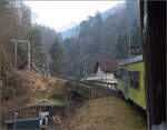 46-011/908119/hinter-bevieux-nach-der-zweiten-ueberquerung Hinter Bevieux nach der zweiten �berquerung des Avan�on wird es f�r die BVB-Z�ge ernst mit dem Aufstieg. Der z�he Nebel vom Genfer See und Rhonetal scheint auch schon aufzugeben. Januar 2026.