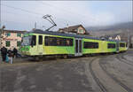 46-011/908127/beh-48-91-wartet-im-bahnhof Beh 4/8 91 wartet im Bahnhof Bex auf Abfahrt. Der Haltepunkt ist - wie fr�her oft - einfach das Strassenplanum. Januar 2026.
