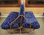 46-011/908222/kleines-detail-im-triebwagen-beh-44 Kleines Detail im Triebwagen Beh 4/4 313, die etwa klein geratenen Sitzb�nke haben sich dem Streckenprofil angepasst. Leysin, Januar 2026.