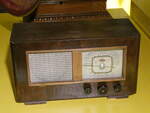 (251'001) - Altes Radio am 4.