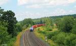 761 005-9 mit einem Elbtal Umleiter Containerzug auf dem Gegengleis in Röslau.