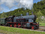 150 Jahre Tsstalbahn.

Der BT-Habersack Eb 3/5 9 fhrt in Bauma nach Hinwil ab. Immerhin ist der Bahnhof Bauma und das Gleis nebenan das Subjekt des Jubilums. September 2025.
