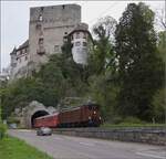 Die RVT-Fahrt zum Feldschlösschen.

Ae 3/6 III 10264 mit dem RVT-Zug unter dem Schloss Angenstein. April 2023.