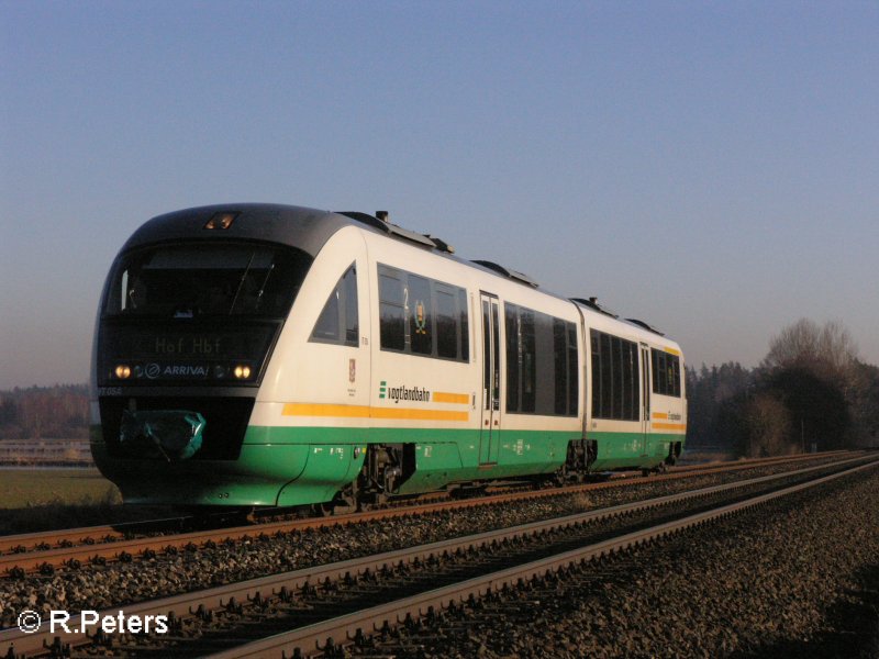 VT05 rollt bei Oberteich in Richtung Hof. 19.12.07